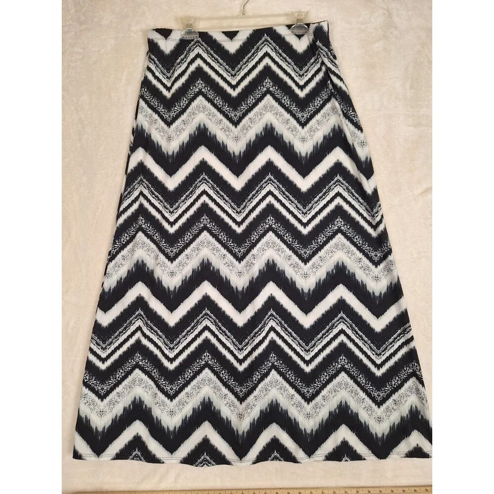 Womens XL 1X  Maxi Skirt Black White Chevron Stretch Elastic Waist USA 34